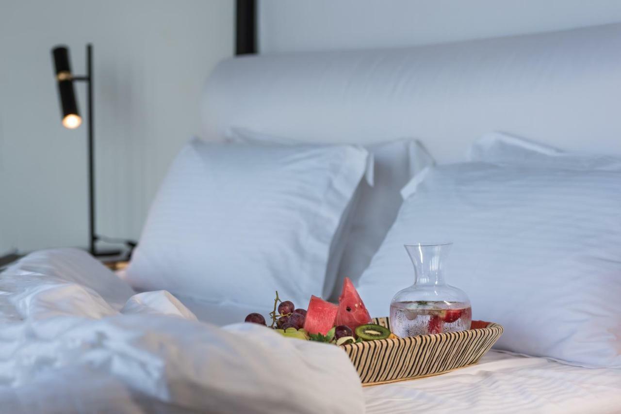 Nefeles Luxury Suites Fira  Eksteriør bilde
